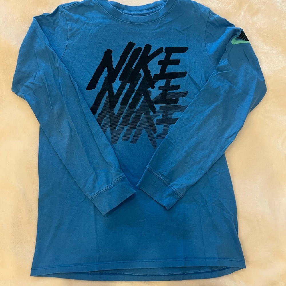 Nike long sleeve tee Large